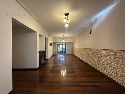 Casa 5 ambientes con 3 baños