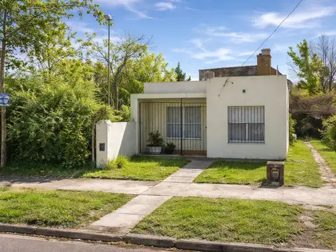 VENTA CASA A RECICLAR EN ESQUINA M. GÁLVEZ Y LÁZARO AZPEITIA