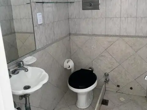 MONOAMBIENTE CON BALCON MUY LUMINOSO PISO ALTO