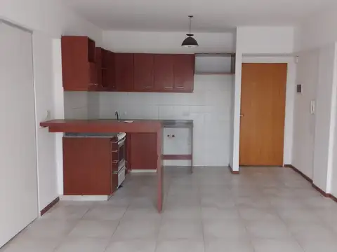 Alquiler monoambiente con balcón y cochera, Mataderos