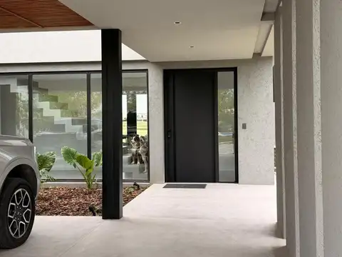 Casa en Venta en El Cantón - Barrio Golf, USD 440.000
