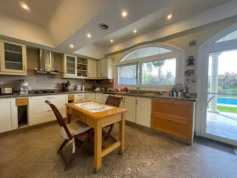 Casa 6 ambientes con 6 baños