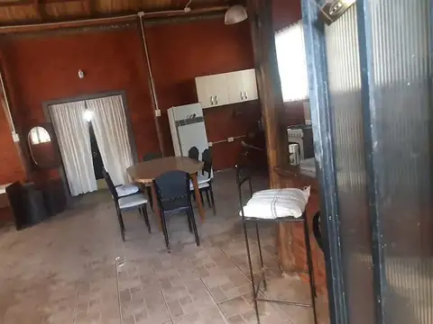 Casa en Barrio Los Paraísos a una cuadra del rio.