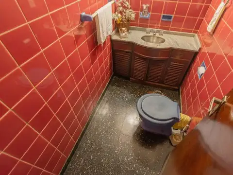 Casa 6 ambientes con 2 baños