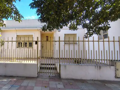 VENTA CASA MAS DOS DEPARTAMENTOS EN BARRIO JARDIN DEL PILAR