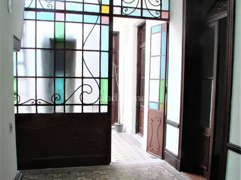 Edificio de 2 Plantas con Terraza