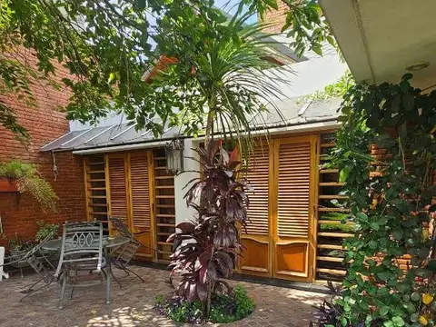 Casa 6 ambientes con 4 baños
