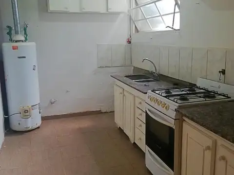 Casa 4 ambientes con 1 baño