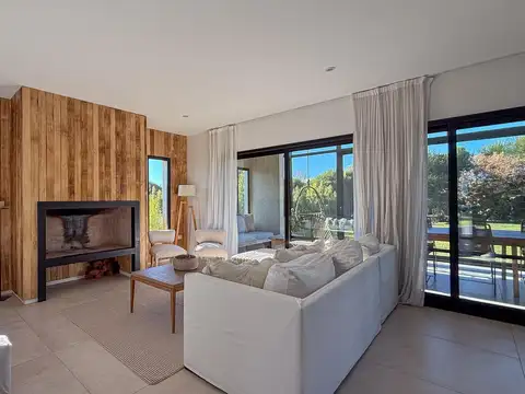 Casa en venta  con muebles  3 dormitorios escritorio  en Carpinchos Nordelta
