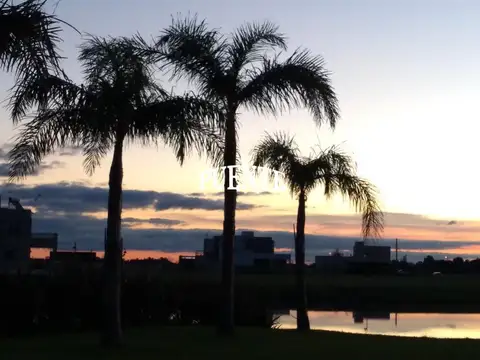 Horizontes al Sur fondo a la Laguna