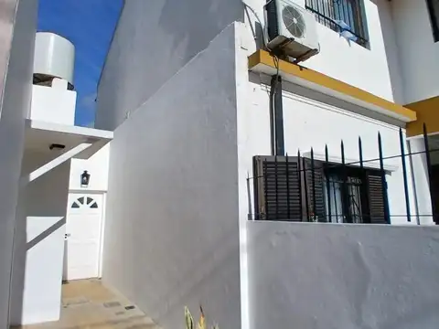 Casa en Alquiler en Temperley, $ 800.000