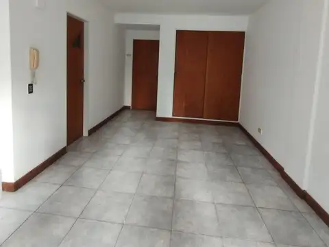 MONOAMBIENTE EN ZONA CENTRO. MUY BUEN ESTADO.