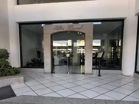 ALQUILER! Oficina ejecutiva amoblada de 105 m2 en el Microcentro de Salta