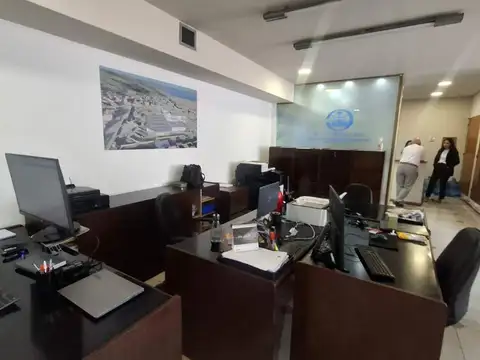 ALQUILER! Oficina ejecutiva amoblada de 105 m2 en el Microcentro de Salta