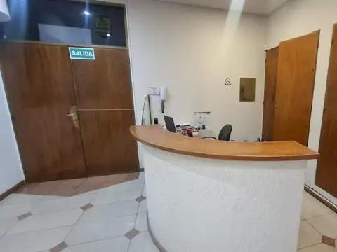 ALQUILER! Oficina ejecutiva amoblada de 105 m2 en el Microcentro de Salta