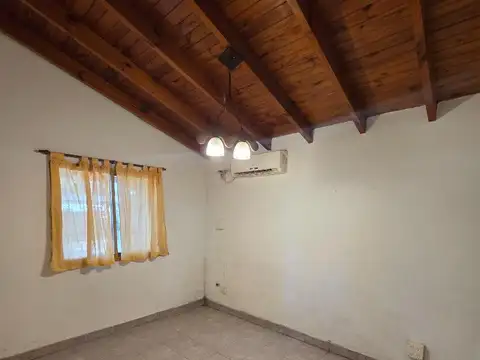 Casa en Alquiler con 1 cochera