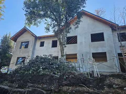 VENTA Casas de excelente calidad constructiva, UF 3, a 300 metros del centro de Villa La Angostura