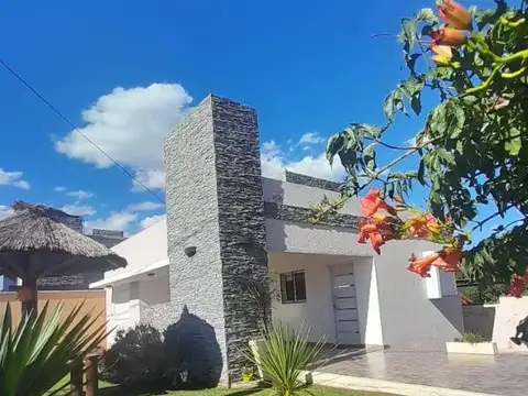 Casa 6 ambientes con 3 baños