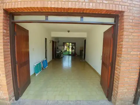 CASA 4 AMBIENTES A NUEVA EXCELENTE ESTADO EN ZONA DE QUINTAS