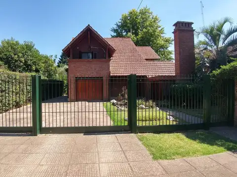 CASA 4 AMBIENTES A NUEVA EXCELENTE ESTADO EN ZONA DE QUINTAS