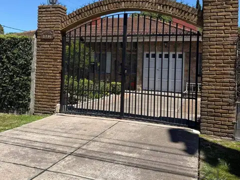 Casa quinta en venta en Berazategui Oeste 100