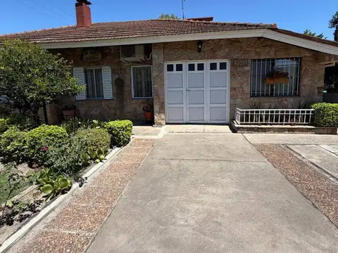 Casa en Venta en Berazategui, USD 240.000
