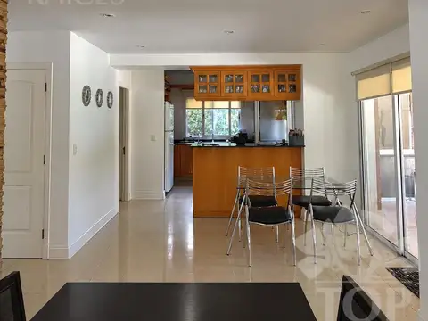 Casa en Alquiler con 1 cochera