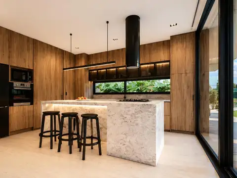 Casa 5 ambientes con 4 baños