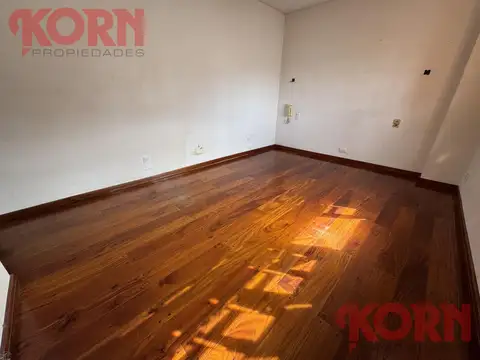 VENTA CASA LOTE PROPIO 4 AMBIENTES CON DEPENDENCIA GARAJE PATIO CON PARRILLA Y PISCINA, MONTE CASTRO