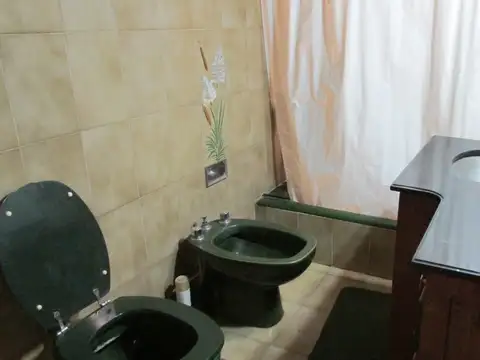 Casa 4 Ambientes + Depto 2 Ambientes en Venta - Lomas del Mirador