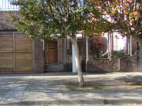 Casa 4 Ambientes + Depto 2 Ambientes en Venta - Lomas del Mirador