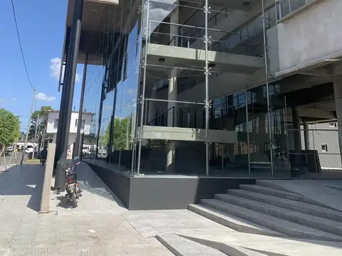 Oficina en Alquiler con 1 cochera