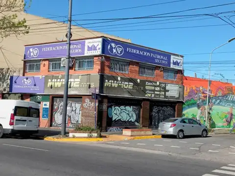 Local en esquina Av. H. Yrigoyen 2602, Gerli-Lanús