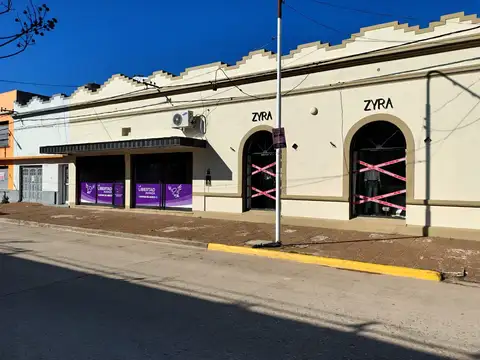 Casa con local en zona centrica en Carmen de Areco