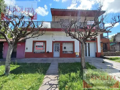 Casa Multifamiliar, casa fte 3 amb, dto PA, garage y qcho