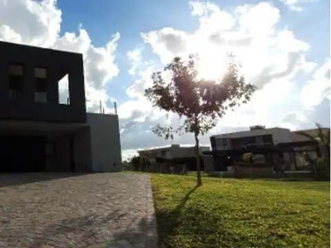 Venta de Casa en Terralagos Canning a Estrenar