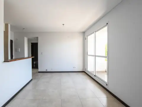 Departamento en Pichincha con amplio balcón al frente