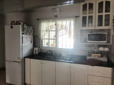 Casa 5 ambientes con 4 baños