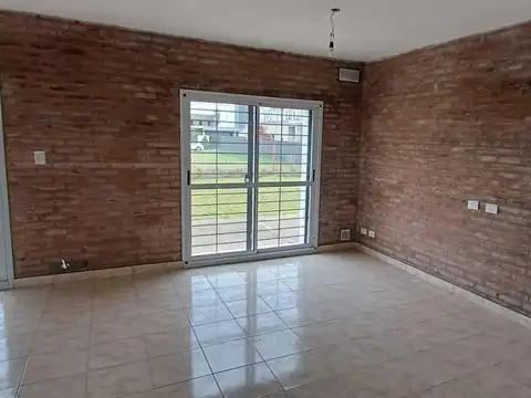Casa 2 dormitorios en alquiler permanente en Roldan