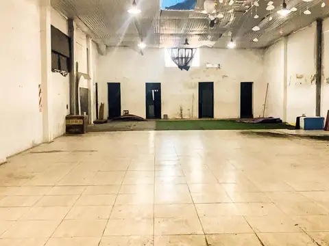 Galpon en Venta 33  mts Fondo