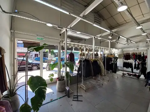 Local en principal arteria comercial de Rafael Calzada!