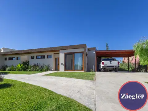 Pilar del este Zelaya 100