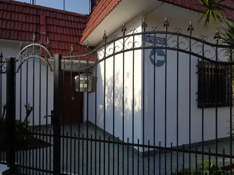 San Patricio 898 , Piso 0