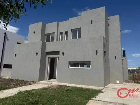 Casa en venta en Pilar del Este - Santa Lucia