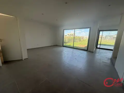 Casa en venta en Pilar del Este - Santa Lucia