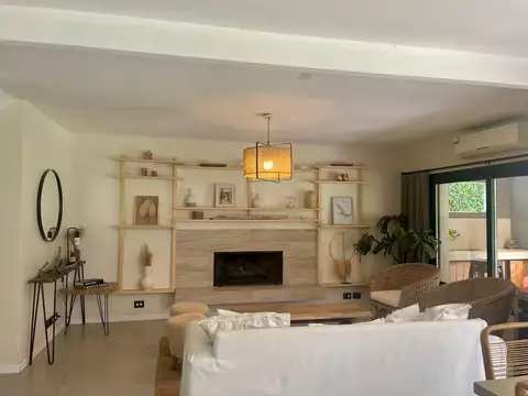 Casa en Venta con 5 cocheras