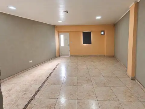 Local . | AV HIPOLITO YRIGOYEN al 2600