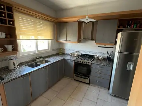 Departamento 5 ambientes con 4 baños