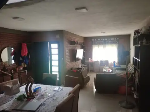 Casa 2 ambientes con 1 baño