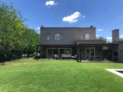 Casa en venta en La Emilia Pilar